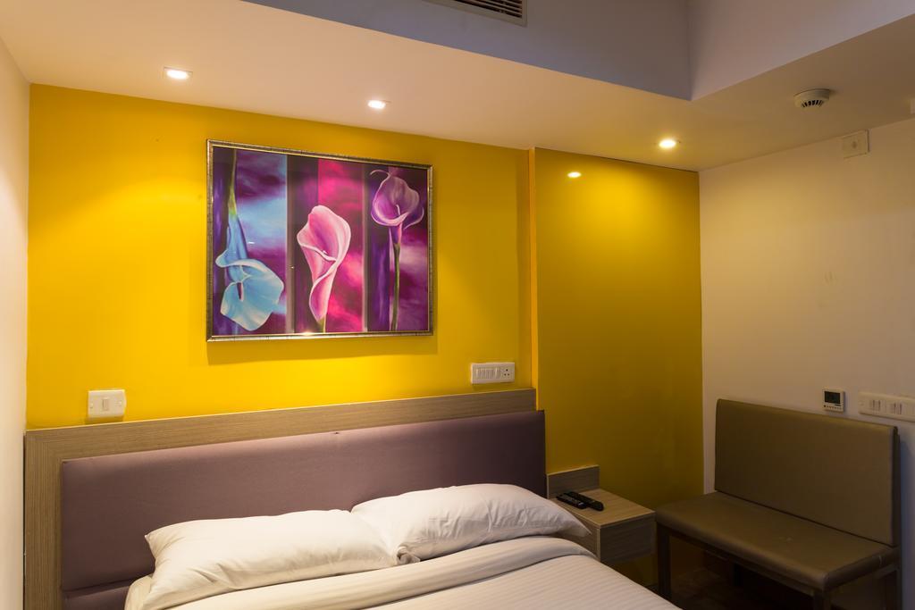 Vishakhapatnam, Dwarka Nagar Hotel Визакхапатнам Екстериор снимка