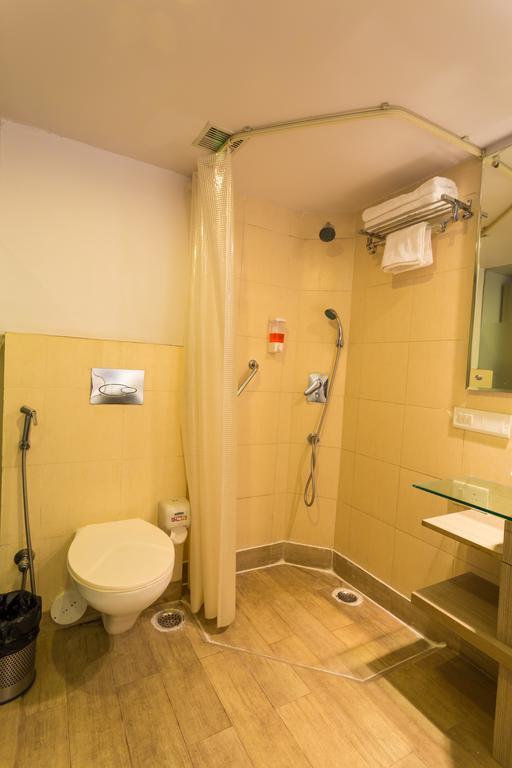 Vishakhapatnam, Dwarka Nagar Hotel Визакхапатнам Екстериор снимка